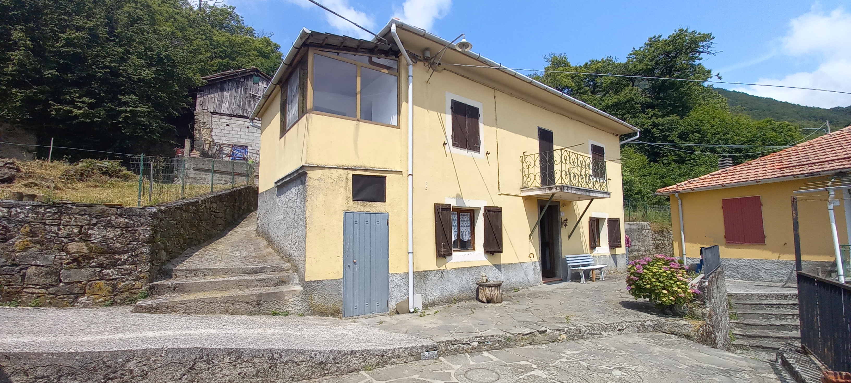 casa indipendente con giardino